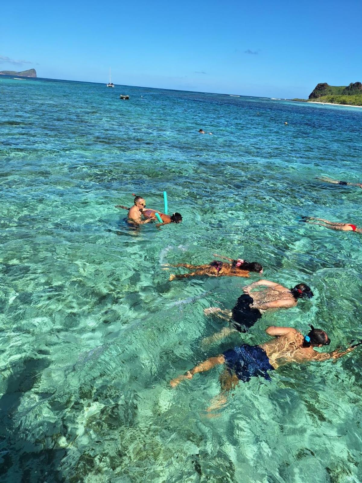 Appt Neuf De 2Ch Ds Residence Avec Piscine, Route Cotiere Grand Baie Bagian luar foto