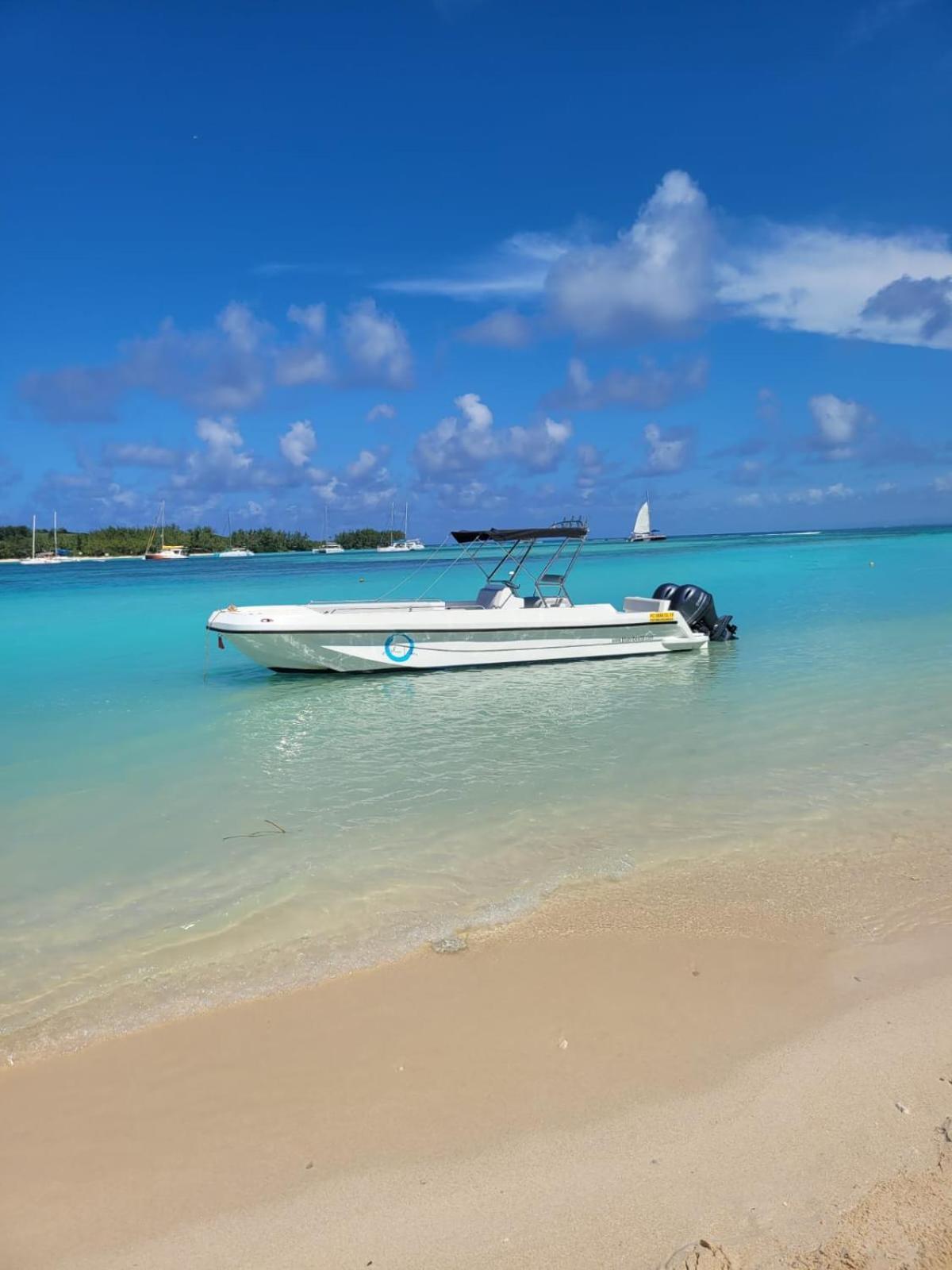 Appt Neuf De 2Ch Ds Residence Avec Piscine, Route Cotiere Grand Baie Bagian luar foto